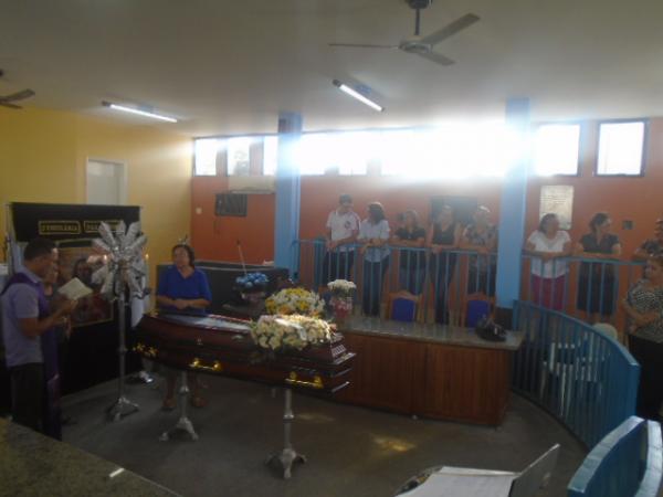 Corpo de Ant&ocirc;nio Oswaldo Resende &eacute; velado na C&acirc;mara Municipal de Bar&atilde;o de Graja&uacute;.(Imagem:FlorianoNews)