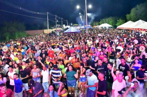 Z&eacute; Pereira dos Pared&otilde;es em Floriano re&uacute;ne foli&otilde;es em noite de alegria e harmonia.(Imagem:Reprodu&ccedil;&atilde;o/Instagram)