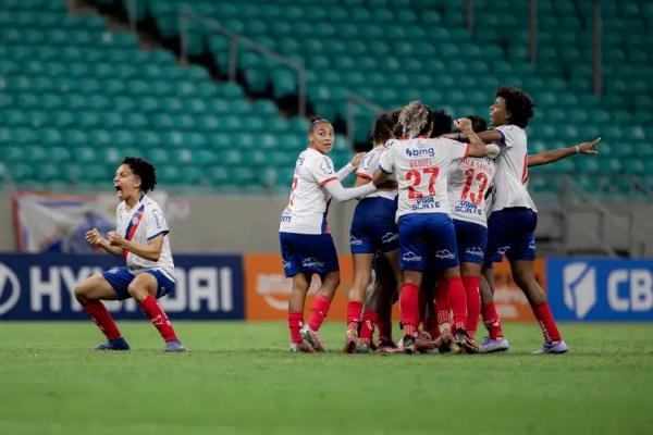 Bahia comemora ida &agrave;s quartas do Brasileir&atilde;o Feminino. (Imagem:Rafael Zocco / Ferrovi&aacute;ria)