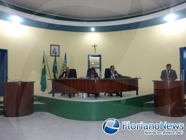 Vereadores Jos&eacute; Le&atilde;o (PSD), Manoel Simpl&iacute;cio (PV), Ant&ocirc;nio Reis (PSDC) e na tribuna Carlos Ant&ocirc;nio (PRTB).(Imagem:FlorianoNews)