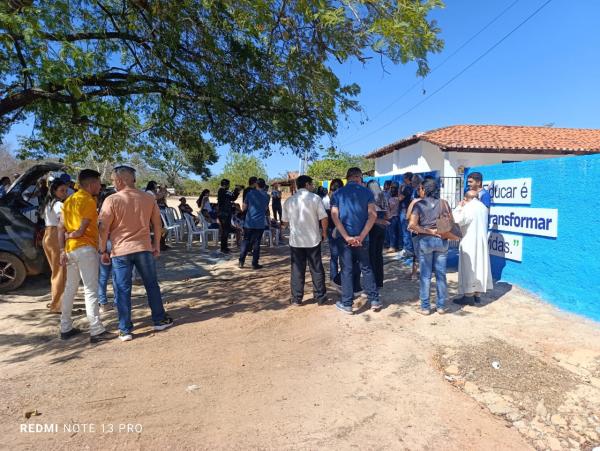 Prefeitura de Bar&atilde;o de Graja&uacute; entrega nova escola no Povoado Limoeiro(Imagem:FlorianoNews )