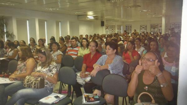 Sindicato dos trabalhadores em educa&ccedil;&atilde;o b&aacute;sica realiza semin&aacute;rio de forma&ccedil;&atilde;o.(Imagem:FlorianoNews)