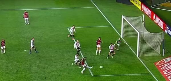 Chance perdida por Bruno Henrique em Palestino x Flamengo.(Imagem:Reprodu&ccedil;&atilde;o)