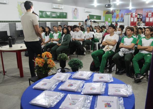 Ex-alunos da rede estadual compartilham carreira e inspiram estudantes em mostra de profissões.(Imagem:Divulgação)