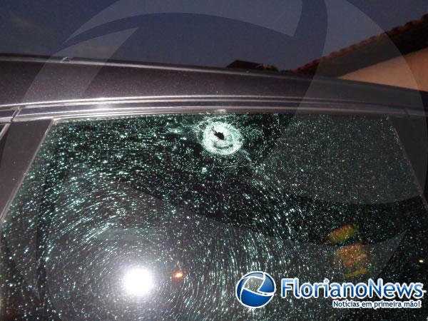 Ve&iacute;culo do jogador tamb&eacute;m foi atingido.(Imagem:FlorianoNews)