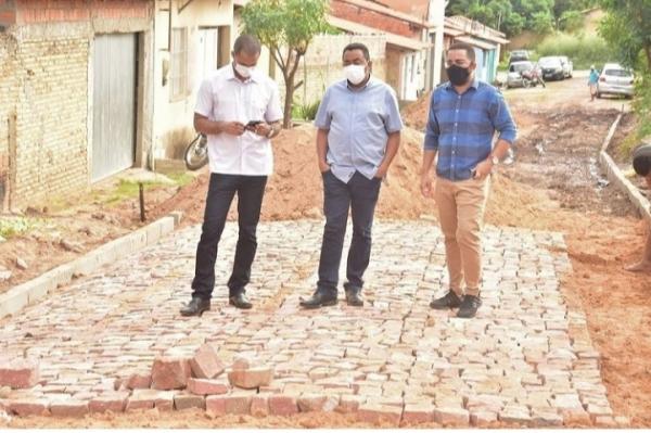Obras de pavimenta&ccedil;&atilde;o poli&eacute;drica seguem avan&ccedil;ando em Floriano(Imagem:Reprodu&ccedil;&atilde;o)