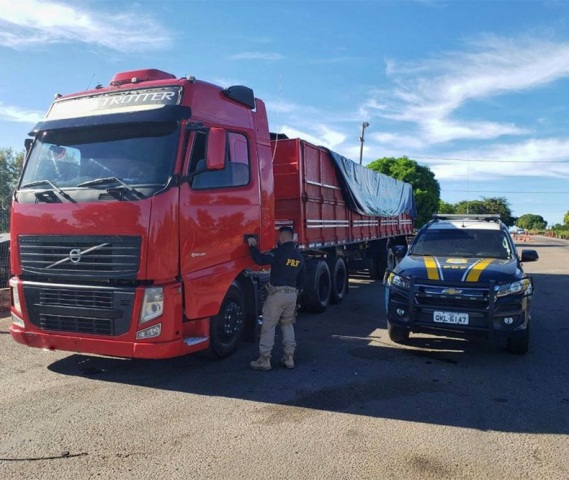 PRF flagra veículo de carga com 23 toneladas de excesso de peso na BR 135