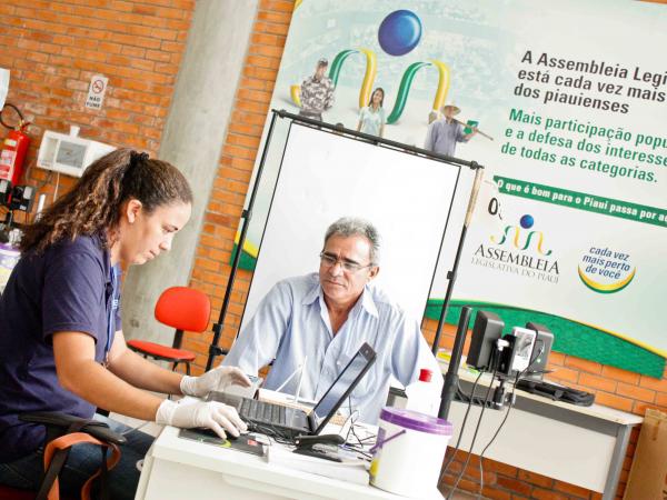 TRE realiza cadastramento eleitoral biométrico para servidores da ALEPI