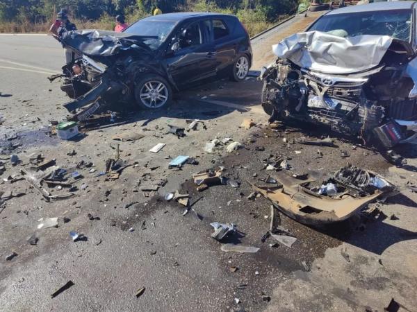 Três pessoas ficam feridas em colisão na rodovia BR-135 em Cristino Castro, no Piauí.(Imagem:Reprodução )
