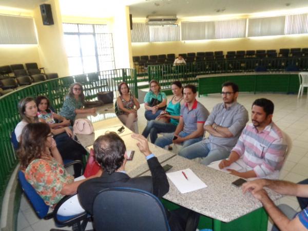 Reuni&atilde;o debate comprimento do regime jur&iacute;dico dos cirurgi&otilde;es dentistas de Floriano.(Imagem:FlorianoNews)