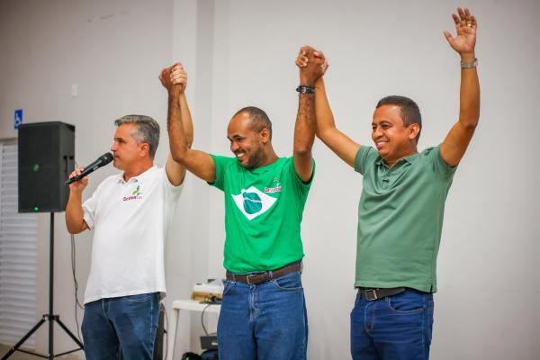 João Neto e Dr. Vinícius Nascimento fortalecem grupo político com importantes lideranças de Floriano(Imagem:Ascom)