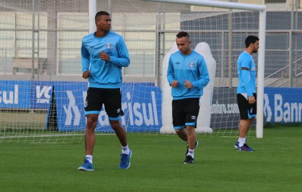  Walace e Everton Cebolinha juntos no Gr&ecirc;mio.(Imagem: Eduardo Moura/GloboEsporte.com )
