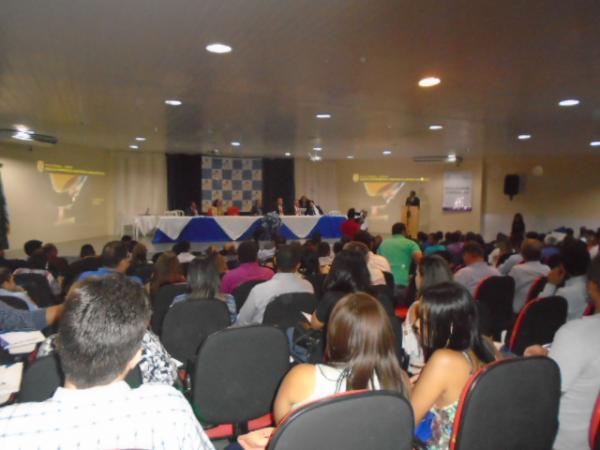 TCE-PI reúne gestores e controladores sociais em seminário em Floriano