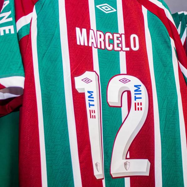  Camisa 12 de Marcelo j&aacute; faz sucesso nas lojas do Fluminense.(Imagem: Divulga&ccedil;&atilde;o / Fluminense )