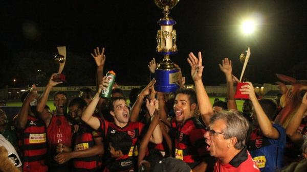 Flamengo-PI comemora quarto t&iacute;tulo da Copa Piau&iacute;.(Imagem:Renan Morais/GLOBOESPORTE.COM)