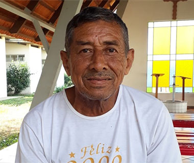 Bombeiro tentar reencontrar irmãos de idoso abandonado pelos filhos