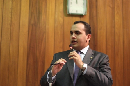 Deputados reivindicam melhorias em estradas e energia elétrica