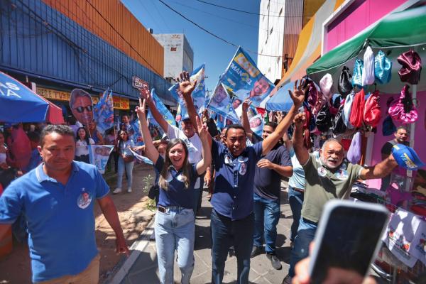 Joel Rodrigues recebe apoio de comerciantes durante caminhada pelo Centro de Teresina e apresenta propostas para segurança e emprego(Imagem:Ascom)
