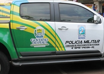 Mulher e filho são mantidos em cativeiro pelo namorado