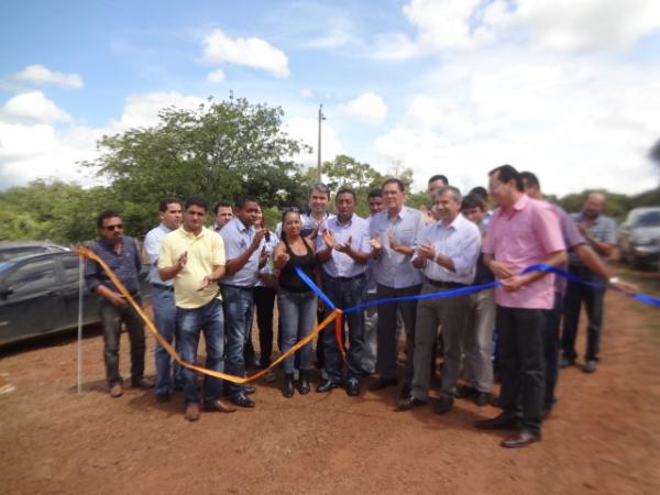 Entrega de recupera&ccedil;&atilde;o da estrada do povoado Amolar.(Imagem:FlorianoNews)