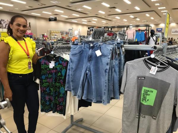 Jaqueline Santos, chefe do setor de confec&ccedil;&otilde;es do Armaz&eacute;m Para&iacute;ba.(Imagem:FlorianoNews)