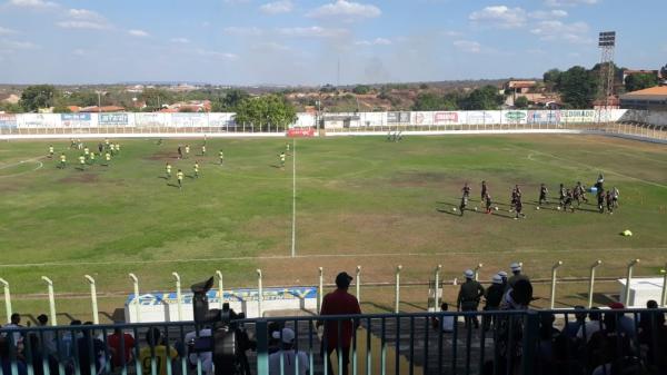 Est&aacute;dio Tib&eacute;rio Nunes, em Floriano, palco da partida entre Cori-Sabb&aacute; e Picos.(Imagem:Flaviana Oliveira/TV Alvorada)