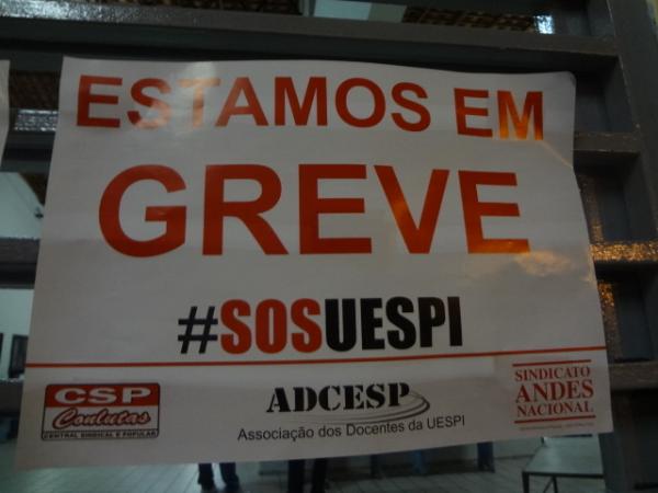 Professores da UESPI deflagram greve por tempo indeterminado.(Imagem:FlorianoNews)