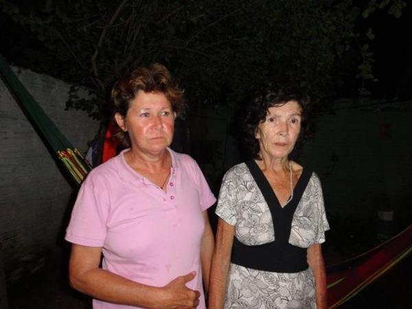 Companheira e M&atilde;e da v&iacute;tima.(Imagem:Ot&aacute;vio Neto/Di&aacute;rio de Campo Maior)