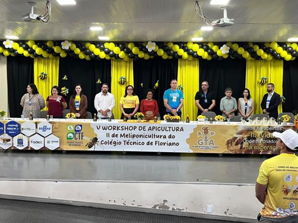 Vereador Edvaldo recebe homenagem durante workshop de apicultura em Floriano(Imagem:Ascom)