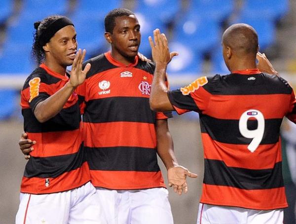 Comemora&ccedil;&atilde;o: foi de Renato o cruzamento que rendeu gol contra.(Imagem:Alexandre Vidal/Fla Imagem)