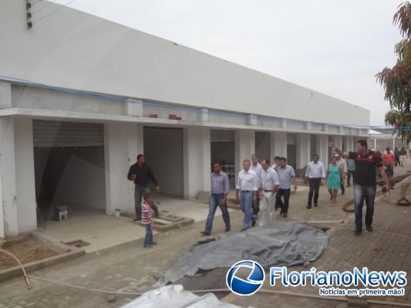 Senador Jo&atilde;o Vicente visitou obras do Mercado do Cruzeiro em Floriano.(Imagem:FlorianoNews)