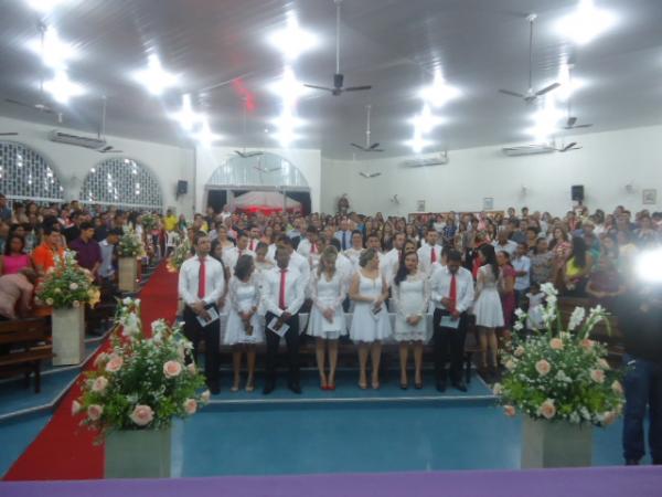 Formandos da turma de Direito da FAESF participam de missa em a&ccedil;&atilde;o de gra&ccedil;as.(Imagem:FlorianoNews)