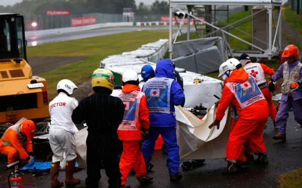 Resgate de Jules Bianchi ap&oacute;s grav&iacute;ssimo acidente em Suzuka.(Imagem:Getty Images)