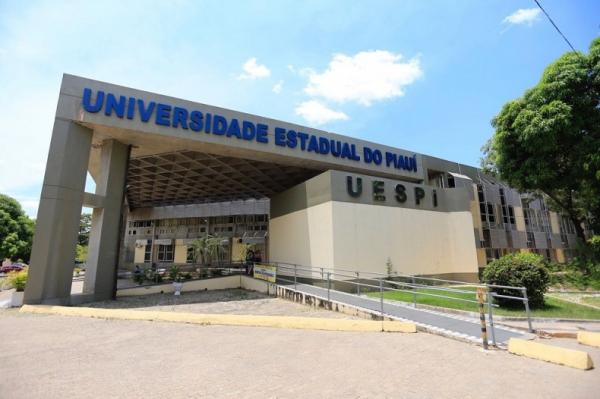 Rafael Fonteles publica decretos autorizando concurso com 160 vagas na Uespi