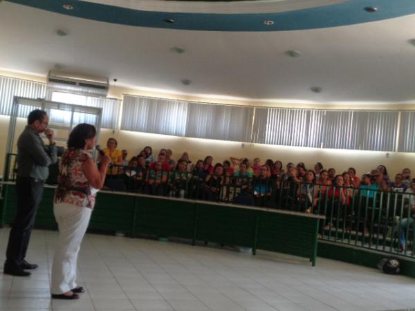 Professores da rede municipal deflagram nova greve em Floriano