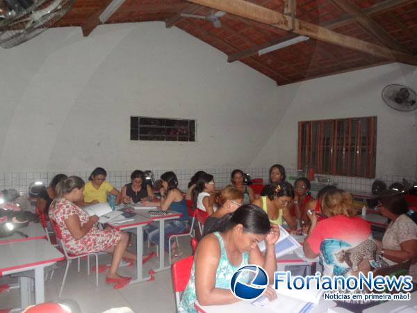 Professores da rede municipal participaram de encontro de formação do PNAIC.(Imagem:FlorianoNews)