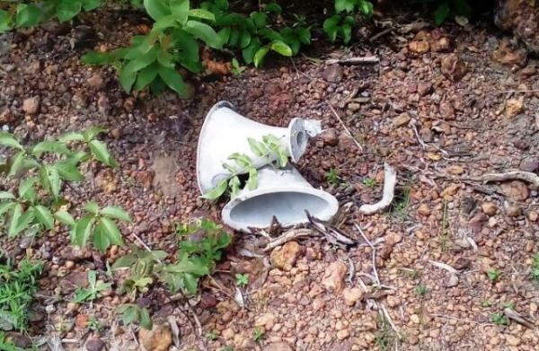 Paredão de som tomado de assalto é encontrado destruído pelo fogo na zona rural de Floriano.(Imagem:Reprodução/Whats App)