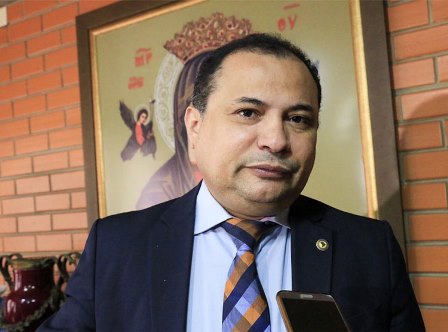 Deputado Evaldo Gomes nega romper com Firmino para apoiar Fábio Novo