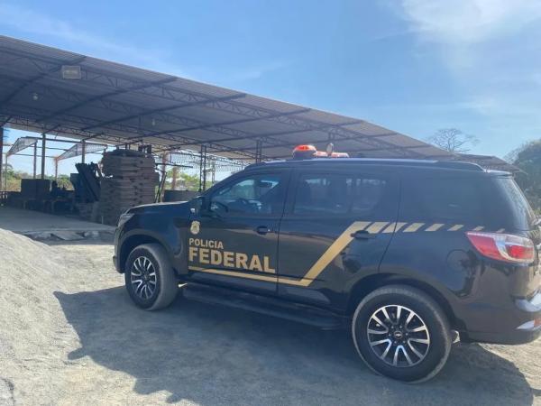 PF e MTE fiscalizam f&aacute;brica em que trabalhador morreu ao cair em m&aacute;quina de cimento; lugar foi interditado em maio.(Imagem: Pol&iacute;cia Federal)
