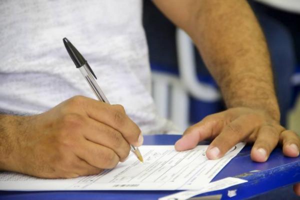 Prefeitura de Guaribas realiza teste seletivo com 59 vagas e salários de até R$ 3,5 mil