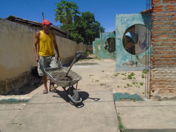 Obra da sede dos Ex-Combatentes de Floriano est&aacute; em ritmo acelerado.(Imagem:FlorianoNews)