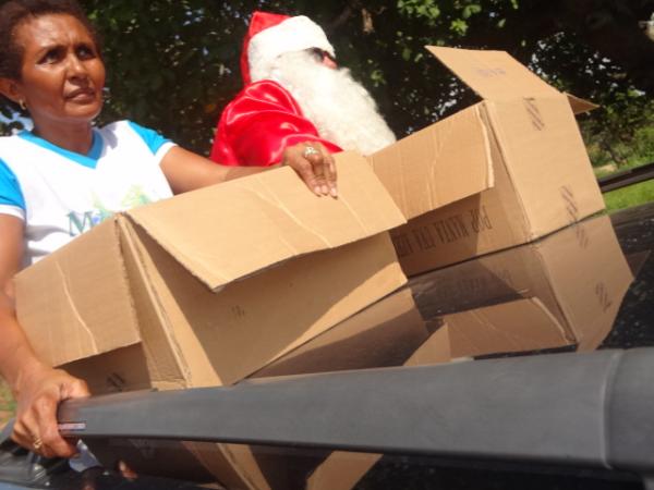 Papai Noel faz a alegria da crian&ccedil;ada em Floriano.(Imagem:FlorianoNews)
