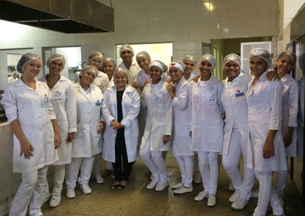 Acad&ecirc;micas do Curso de Nutri&ccedil;&atilde;o da FAESF iniciam est&aacute;gio na UFPI de Floriano.(Imagem:FAESF )