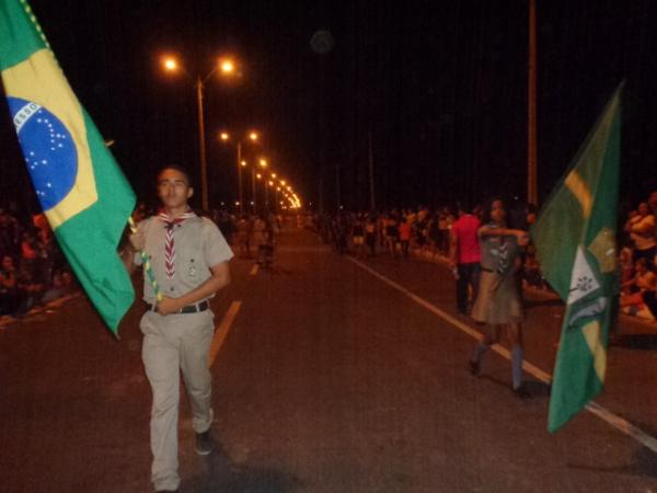 Desfile c&iacute;vico de 7 de Setembro reuniu milhares de pessoas em Floriano.(Imagem:FlorianoNews)
