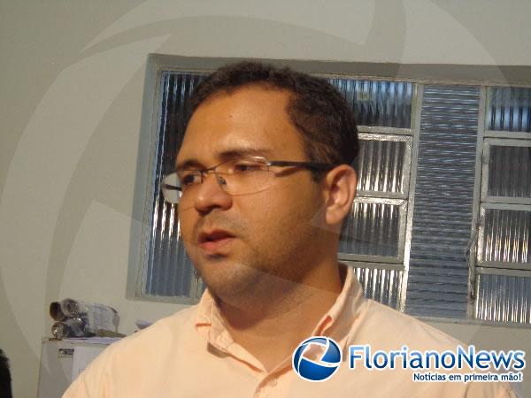Pol&iacute;cia Civil de Floriano estoura boca de fumo em campo de futebol no bairro Guia.(Imagem:FlorianoNews)