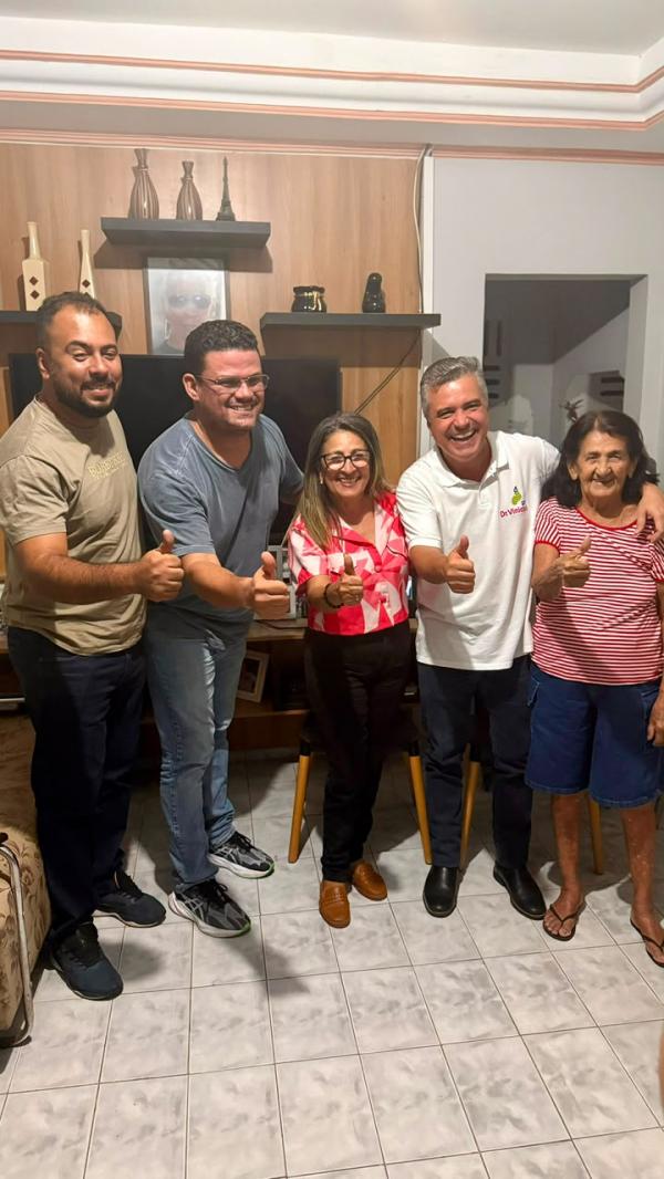 João Neto e Dr. Vinícius Nascimento fortalecem grupo político com importantes lideranças de Floriano(Imagem:Ascom)