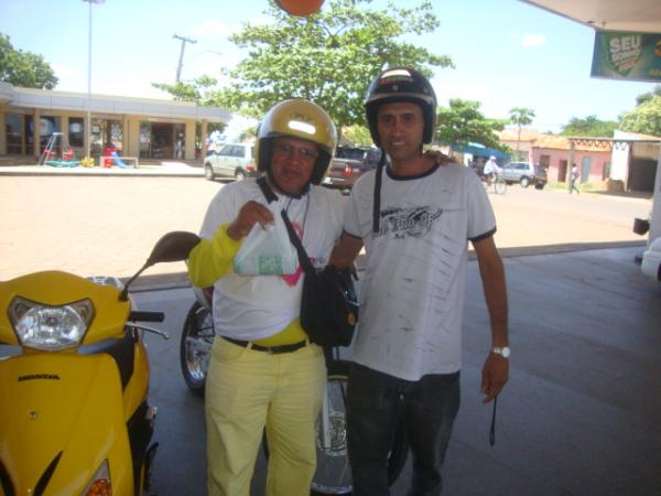 Com Marcos Fernandes no Posto de Combustivel(Imagem:reda&ccedil;ao)