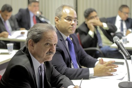 Comissões aprovam criação de cargos e aumento salarial para servidores