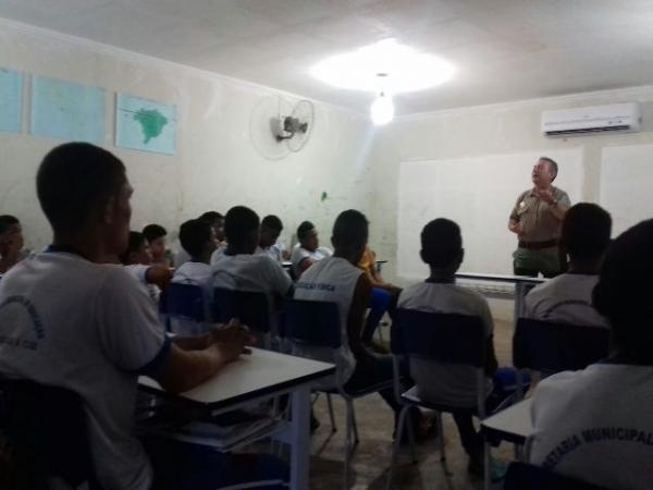 PM realiza palestra sobre uso e consequências de drogas em escola de Floriano.(Imagem:FlorianoNews)