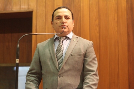 Deputado defende lei que penaliza pais que não acompanham filhos